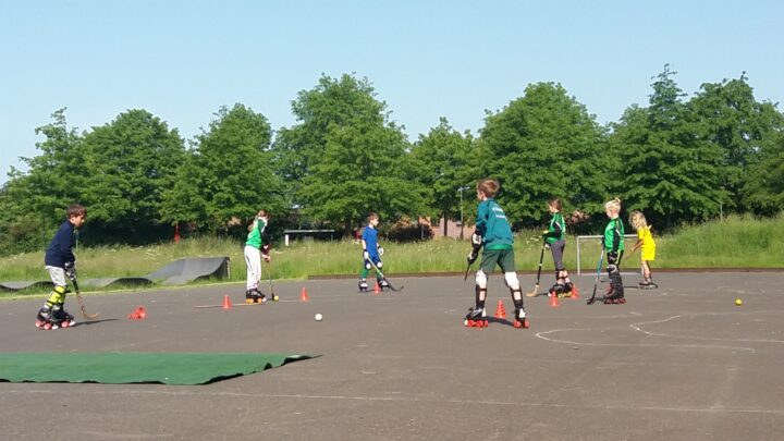 🟢⚪ Neue Perspektiven und motivierte Kinder: U9 nutzt das schöne Wetter für ein Training im Freien 🟢⚪